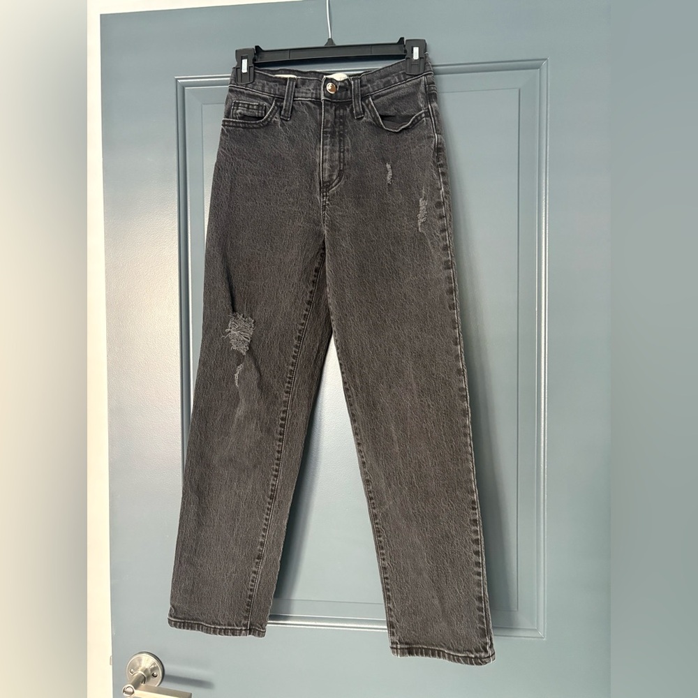Universal Thread women’s Black Distressed Straight Leg Jeans 24R. 99% cotton.